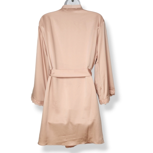 NWT Flora Nikrooz Blush Pink Satin Wrap Short Robe Size M/L - Picture 3 of 7